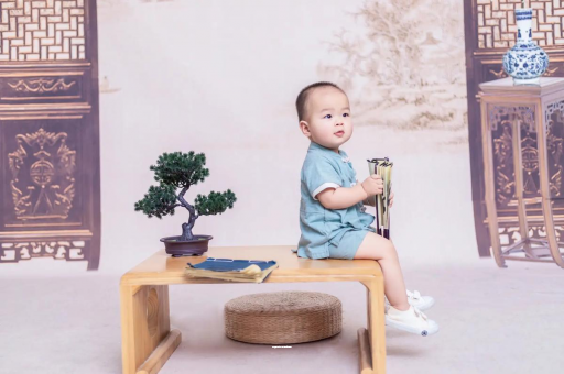 涟源宝宝眼睛肿是什么原因